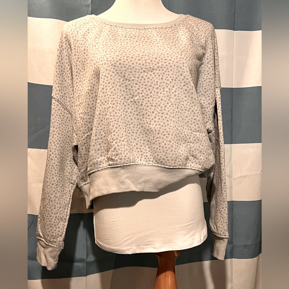 Hippie Rose size XL Cropped Grey floral sweatshirt
